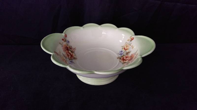 lot 91 image: Large Decorative Bowl