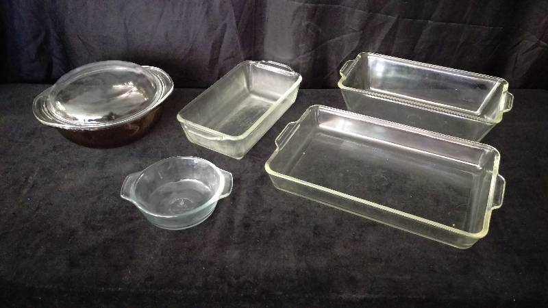 lot 92 image: Pyrex Dish Lot