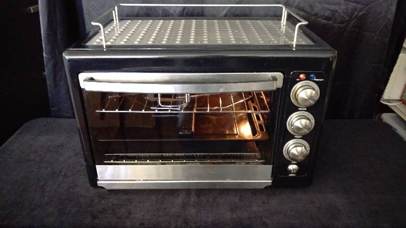 lot 101 image: Kohls Convection Oven 1700W