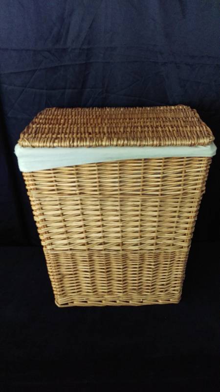 lot 158 image: Large Wicker Laundry Hamper
