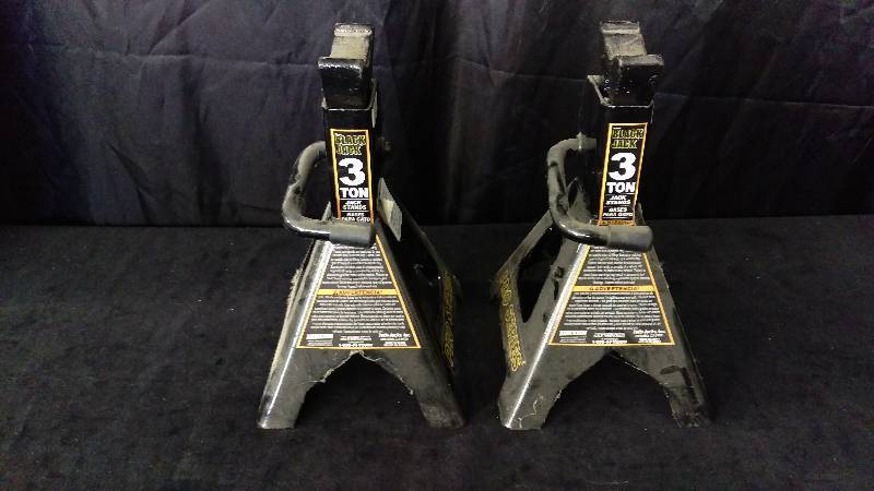 lot 117 image: 3 Ton Jack Stands