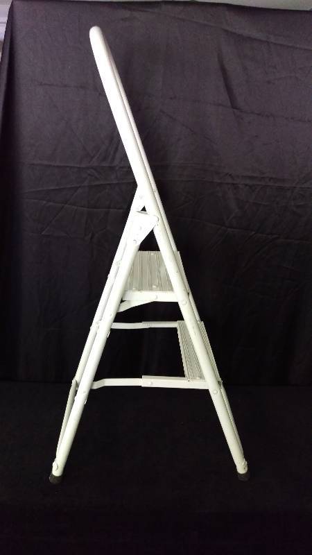 lot 120 image: Folding Step Ladder