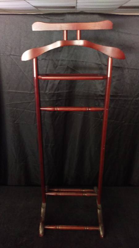 lot 121 image: Valet Butler Wardrobe Stand