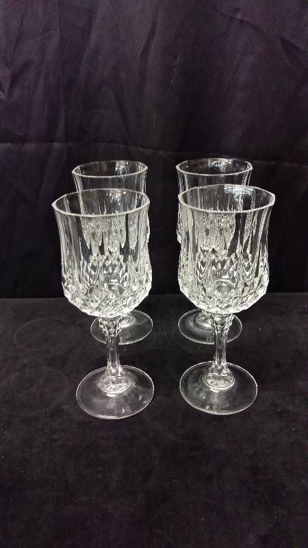 lot 131 image: Set of 4 Crystal Wine Glasses