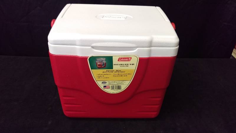 lot 141 image: Coleman Excursion 9 QT Cooler