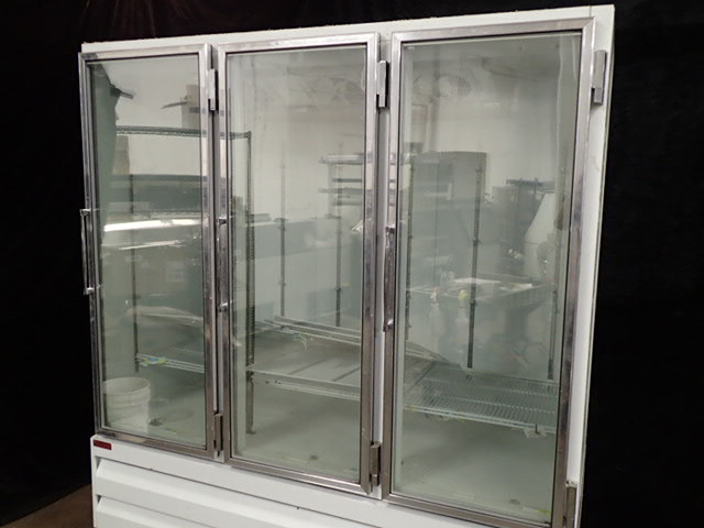 lot 3493 image: McCray 3 Door Glass Freezer