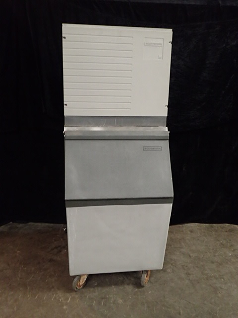 lot 3495 image: Scotsman Air Cooled 500lb Ice Machine with Bin