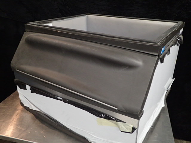 lot 3513 image: Ice-O-Matic 150lb Ice Bin