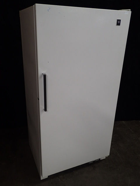 lot 3517 image: GE Stand Up Freezer