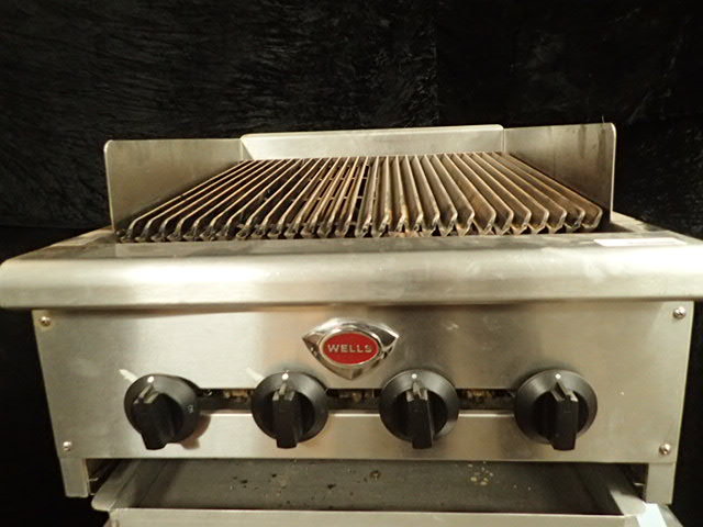 lot 3528 image: Wells 22in Natural Gas Char Broiler