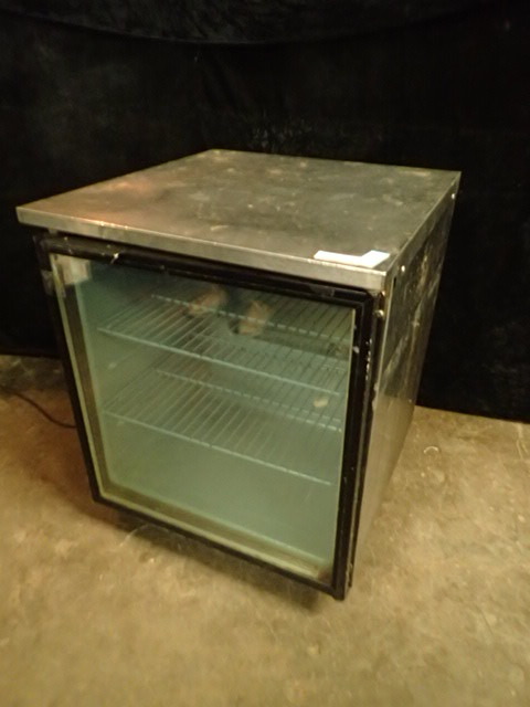 lot 3529 image: Delfield 27in Undercounter Freezer