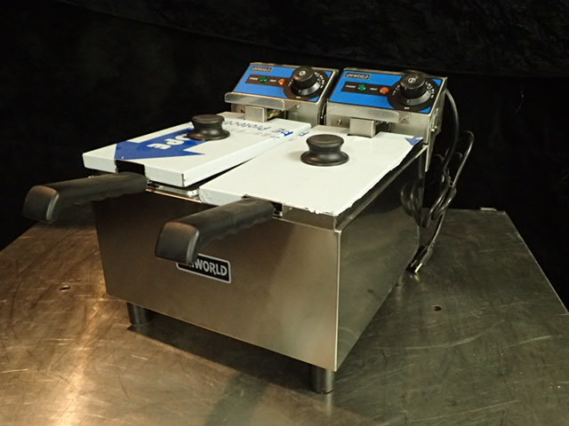 lot 3584 image: Uniworld Countertop 2 Bay Fryer