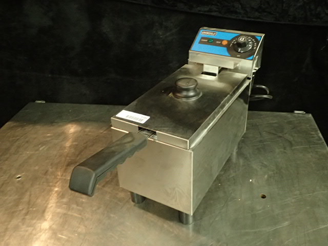 lot 3586 image: Uniworld Countertop Single Bay Fryer