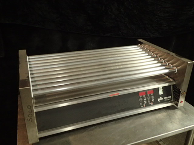 lot 3590 image: Star Grill Max Hot Dog Roller