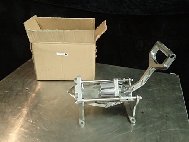 lot 3605 image: TableWall Mount Tomato Slicer