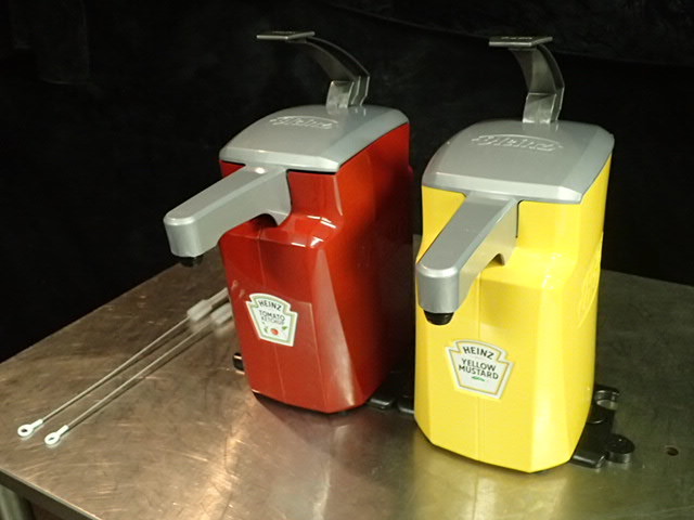 lot 3622 image: Ketchup and Mustard Pumps