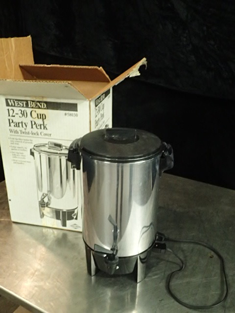 lot 3623 image: West Bend 12-30 Cup Percolator