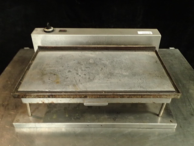 lot 3628 image: Toastwell Flat Top Grill