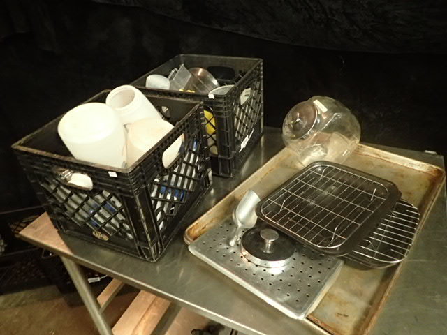 lot 3643 image: Lot of Misc Kitchenwares