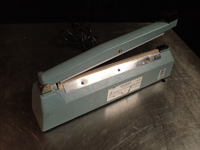 lot 3687 image: Midwest Pacific Heat Sealer