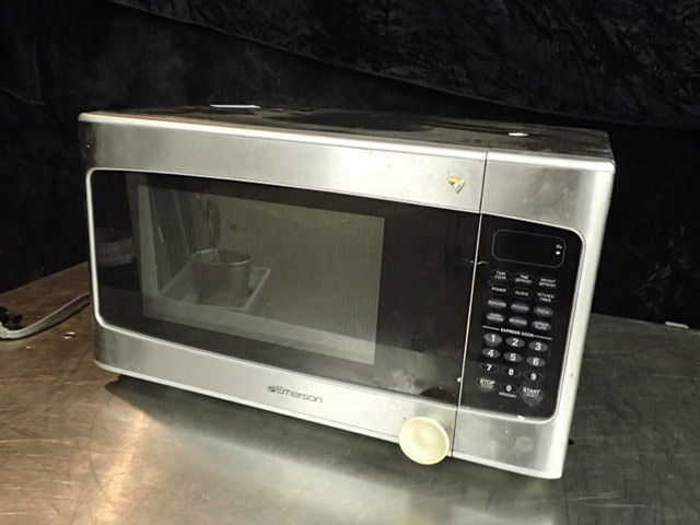 lot 3721 image: Emerson Microwave Oven