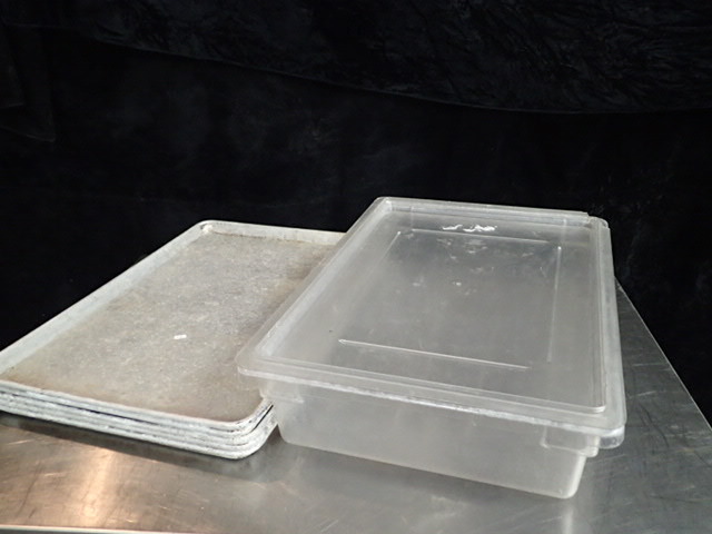 lot 3742 image: Lot of Aluminum Pans