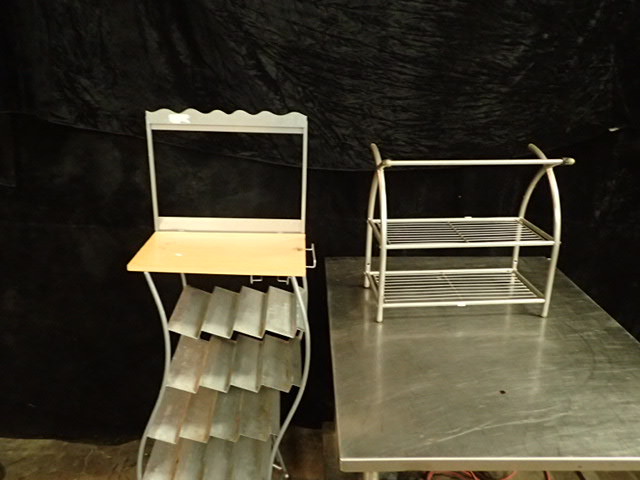 lot 3745 image: Modern 4-Tier Shelf