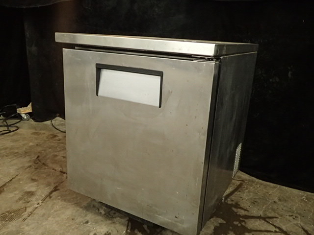 lot 3753 image: True TUC-27F 27 Undercounter Freezer