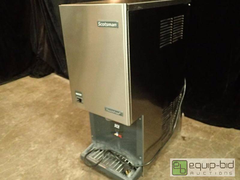 lot 3042 image: Scotsman MDT4F12A-1 453 Lb. Touchfree Flake Style Ice Machine  Dispenser