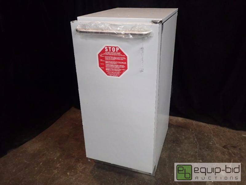 lot 3045 image: Scotsman 50 lb Air Cooled Self-Contained Under Counter Cuber With Bin