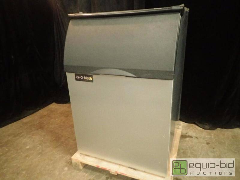 lot 3047 image: Ice-O-Matic 500lbs Ice STorage Bin