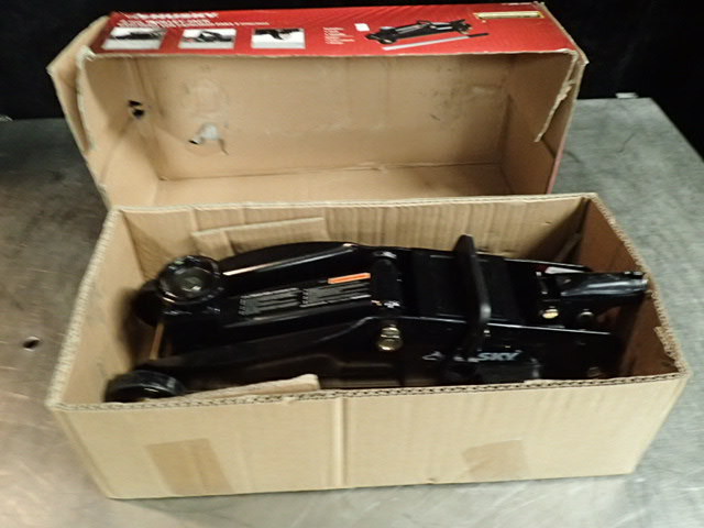lot 3785 image: Husky 2 Ton Trolly Jack