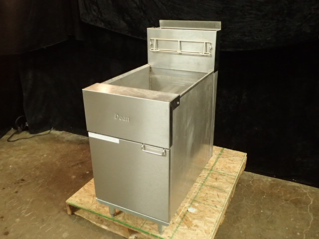 lot 3832 image: Dean Natural Gas 60lbs Deep Fryer