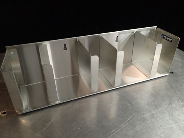 lot 3864 image: Stainless Steel Wall Hanging Organizer
