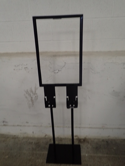 lot 3878 image: Metal Framed Sign Stand