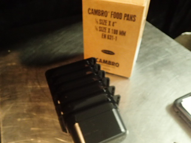 lot 3900 image: (6) 19 Size Cambro Food Pans