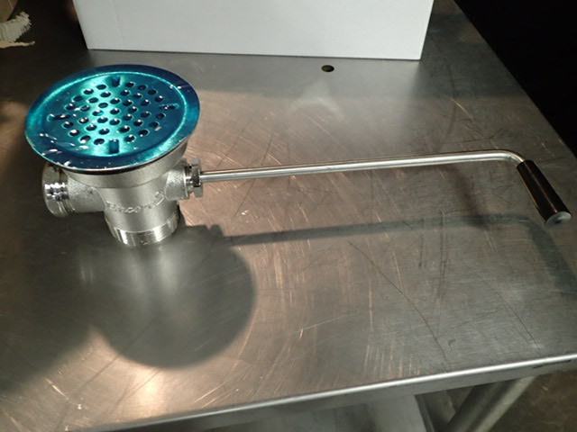 lot 3846 image: Duke Twist Handle Drain, 3 12