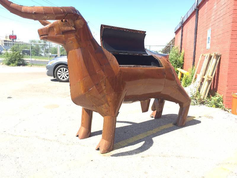 lot 100 image: LARGE BULL ART WITH A GRILL