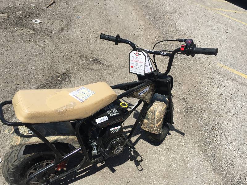 lot 8010 image: Monster Moto MM-B80 Youth Mini Bike