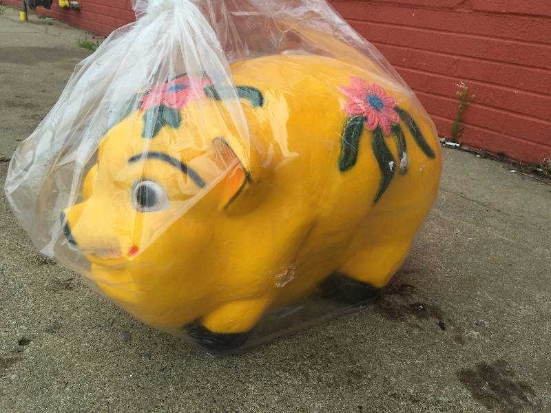 lot 8041 image: CUTE YELLOW PLASTER PIGGYBANK APPROX 12 X 12 X 20 LONG