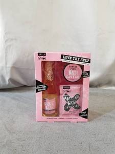 lot 17161 image: HALLU BY PEYTON LOVE THY BATH LOVE THY SELF COMPLETE PINK CARPET TREATMENT