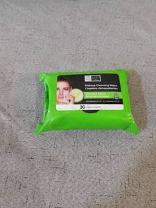 lot 17189 image: FACIAL MAKEUP CLEANSINS WIPES 30CT CUCUMBER