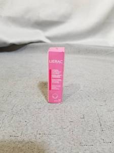 lot 17283 image: Lierac Hydra Chrono Levres Transparent Silky Lip Balm Nourishing & Repairing