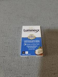 lot 87625 image: Lumineux Oral Essentials Certified Non Toxic Whitening Strips 7 Treatments