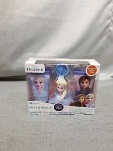 lot 87711 image: DISNEY FROZEN II 4 PC SOAP & SCRUB BATH SET