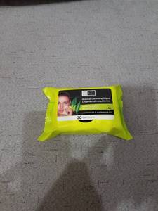 lot 87733 image: NEW SEALED GLOBAL BEAUTY CARE MAKEUP CLEANSING 30 WIPES WITH GREEN TEA EXTRACT