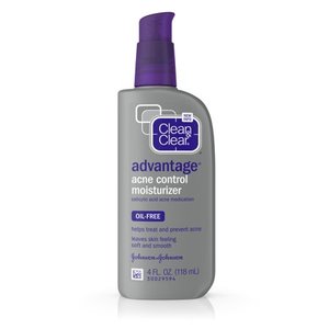 lot 87734 image: Clean & Clear Advantage Acne Control Oil-Free Face Moisturizer, 4 fl. oz