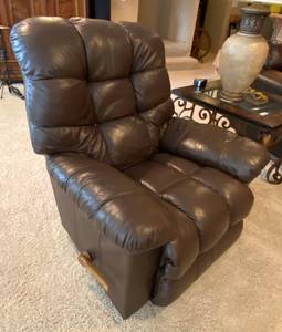 lot 9741 image: Leather La Z Boy Rocker Recliner - Very Good Condition - Please come to the preview to inspect - Matching recliner sold on lot# 9742