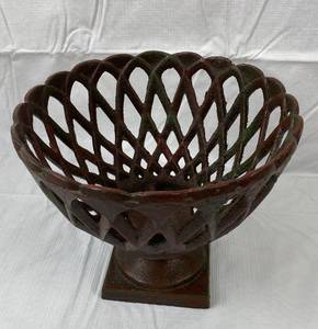 lot 9787 image: Classy Reticulated Bowl - 7 tall almost 8 across
