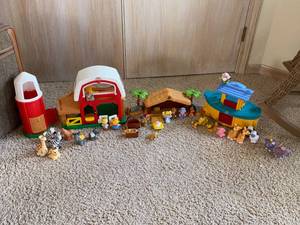 lot 9812 image: Lot of three Fisher Price Little People Play sets - Farm, Nativity and Ark - WOW